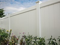 <b>White vinyl privacy fence</b>